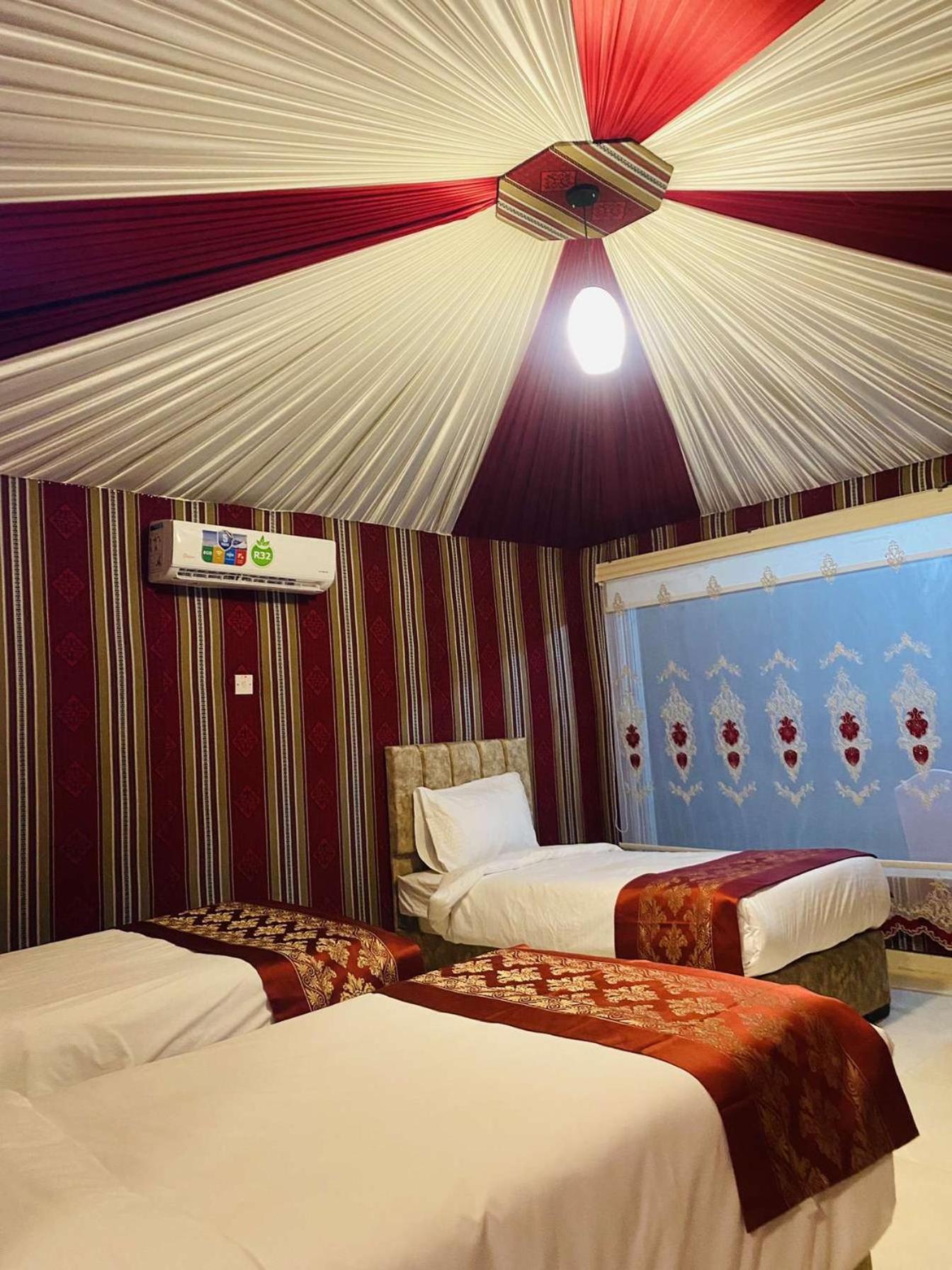 Wadi Rum Sky Camp Exterior photo